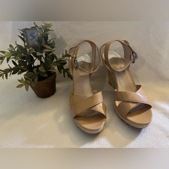 Michael Kors Tan Wedges with Ankle Strap - Picture 1 of 10
